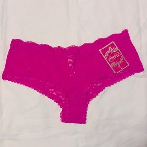 NWT Candie’s lace panty Magenta size large
